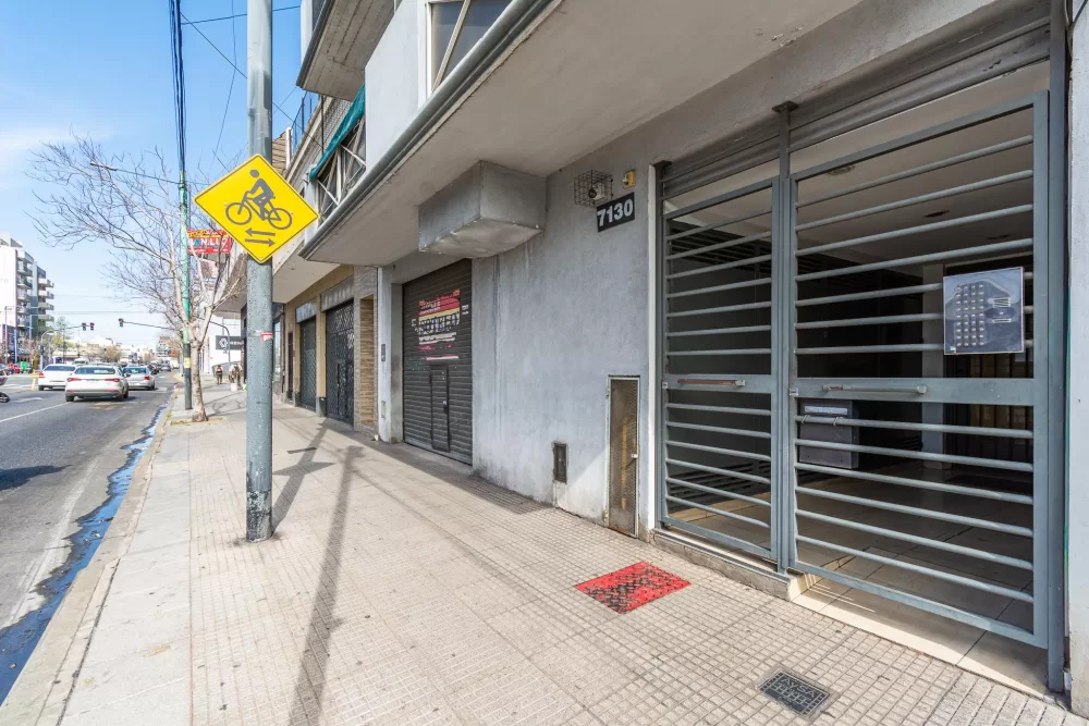 Av. San Martin 7130 Piso 1 Departamento C